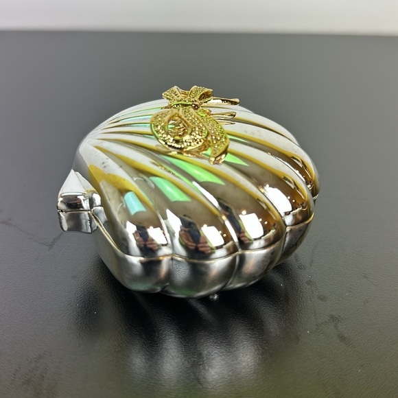 Vtg International Silver Company Small Shell Trinket Jewelry Box with Gold Bow - Picture 10 of 13